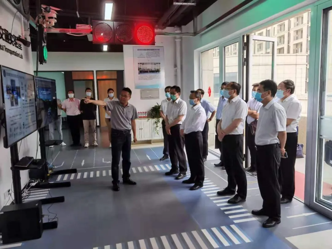 视察2.jpg 视察2.jpg